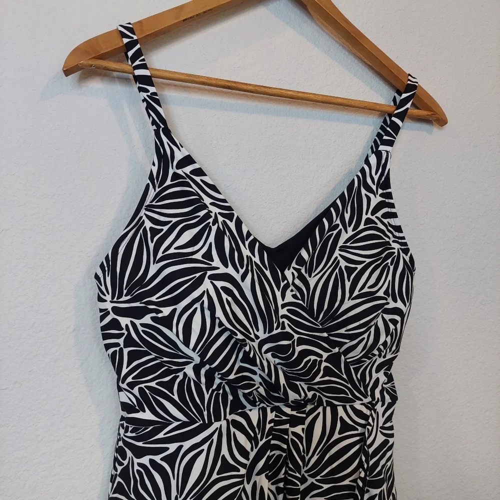 Land’s End‎ Ladies One Piece Swim Dress Size Medium